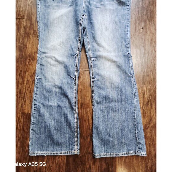 Maurices Bootcut Light Wash Denim Jeans Size 15/16 Distressed Stitching Womens C - Picture 2 of 10